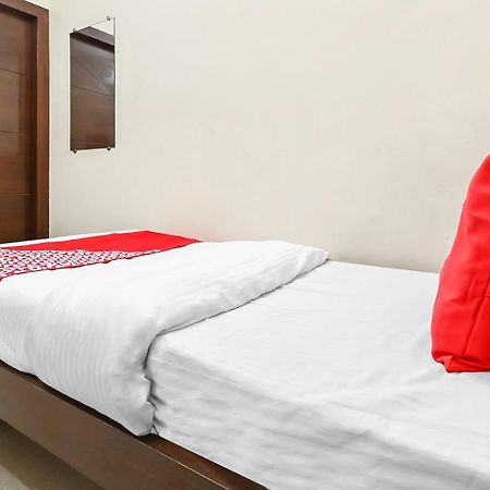 Oyo 49672 Hotel Galaxy Moradabad Bagian luar foto