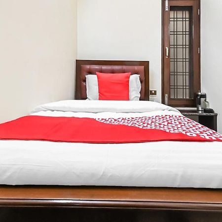 Oyo 49672 Hotel Galaxy Moradabad Bagian luar foto