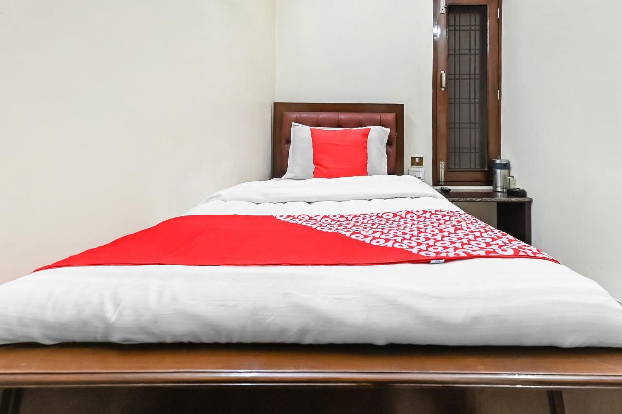 Oyo 49672 Hotel Galaxy Moradabad Bagian luar foto