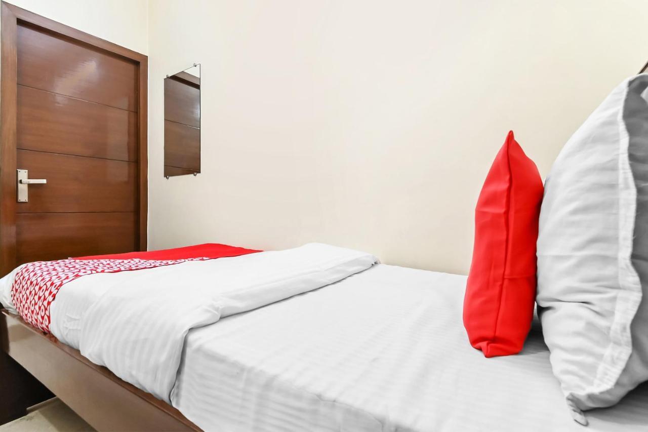 Oyo 49672 Hotel Galaxy Moradabad Bagian luar foto