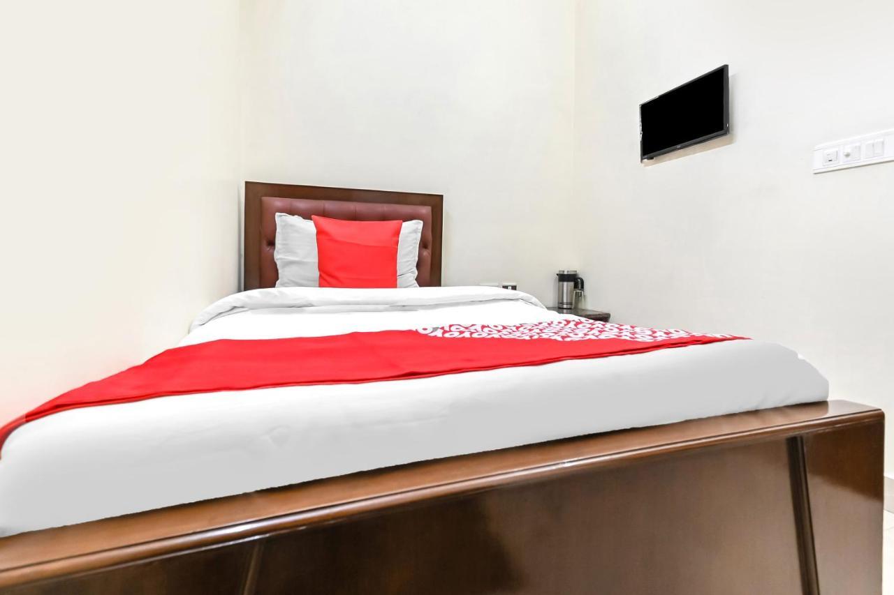Oyo 49672 Hotel Galaxy Moradabad Bagian luar foto