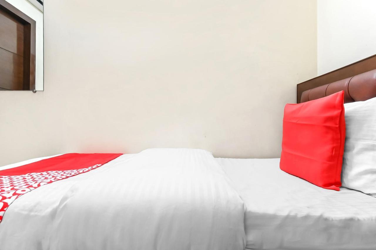 Oyo 49672 Hotel Galaxy Moradabad Bagian luar foto