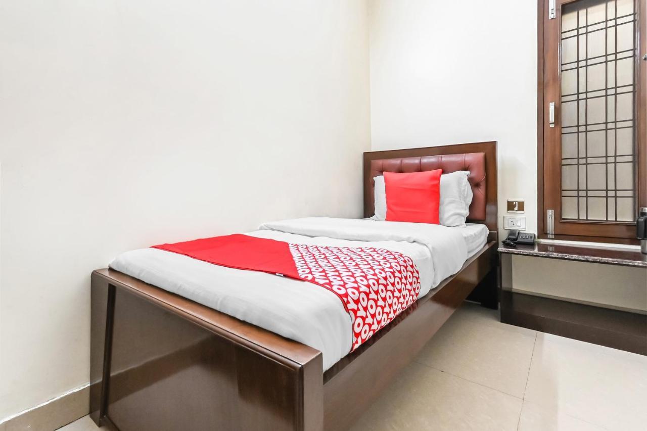 Oyo 49672 Hotel Galaxy Moradabad Bagian luar foto