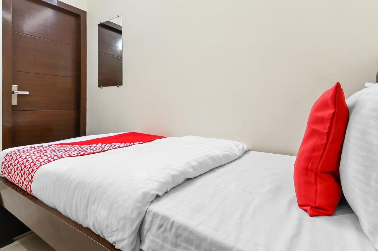 Oyo 49672 Hotel Galaxy Moradabad Bagian luar foto