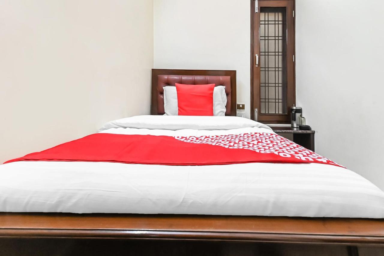 Oyo 49672 Hotel Galaxy Moradabad Bagian luar foto