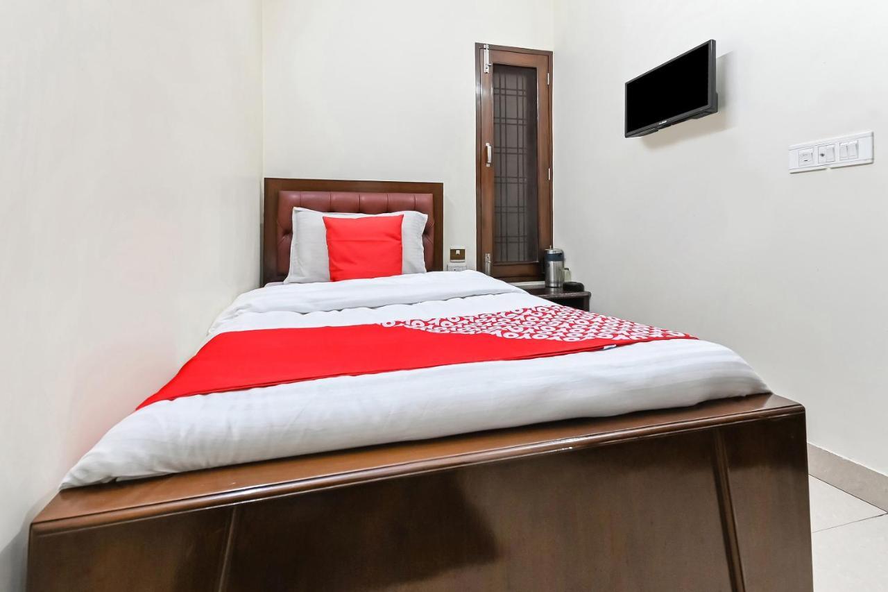Oyo 49672 Hotel Galaxy Moradabad Bagian luar foto