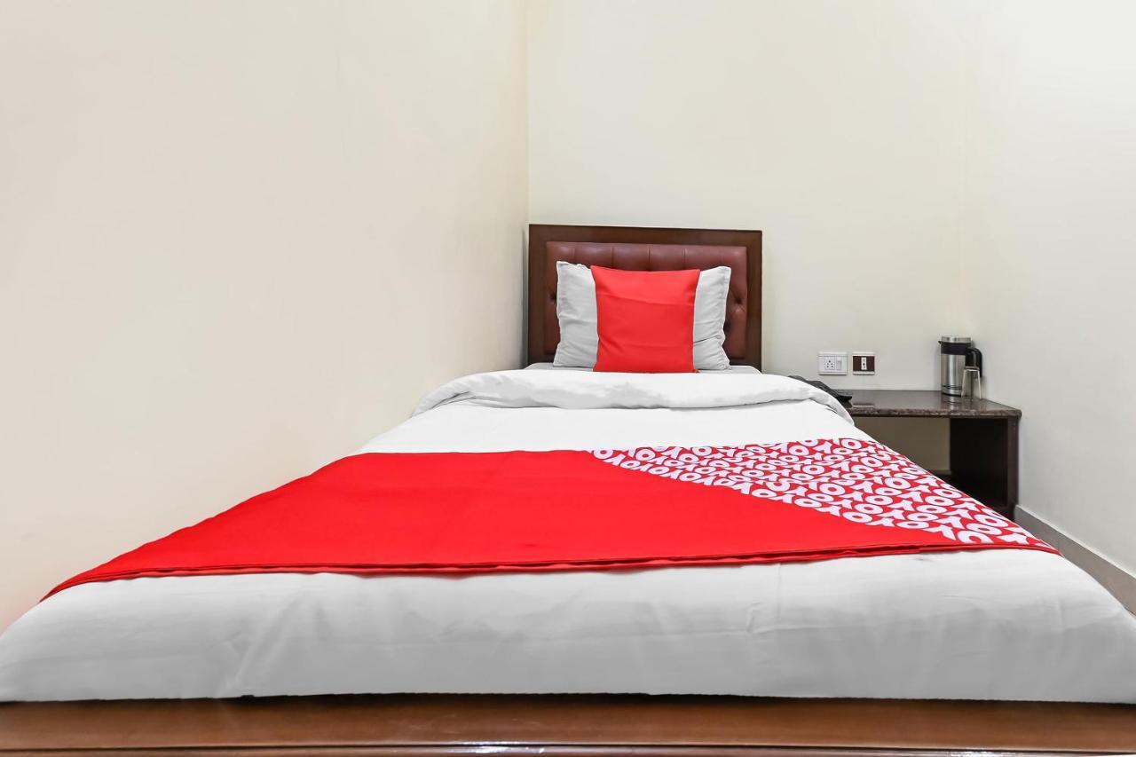 Oyo 49672 Hotel Galaxy Moradabad Bagian luar foto