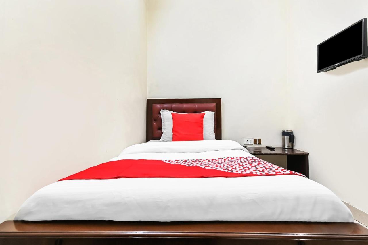 Oyo 49672 Hotel Galaxy Moradabad Bagian luar foto